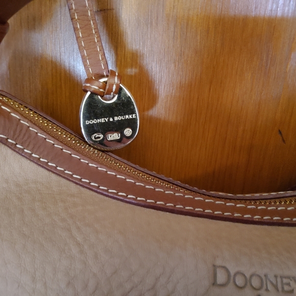 Dooney & Bourke Vintage Moon Bag Beyond EUC - Picture 15 of 16